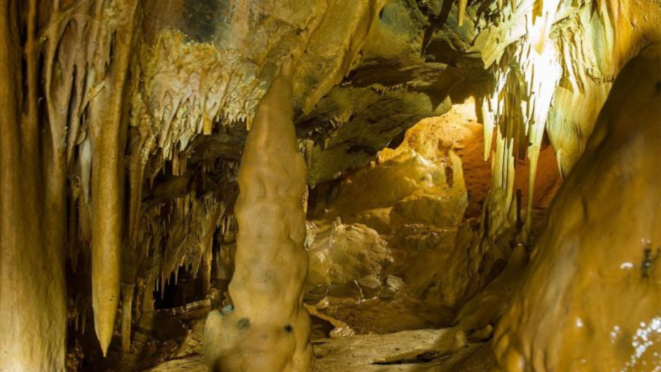 Explore as Maravilhas das Grutas de Botuverá com a Lituânia Turismo SC! 